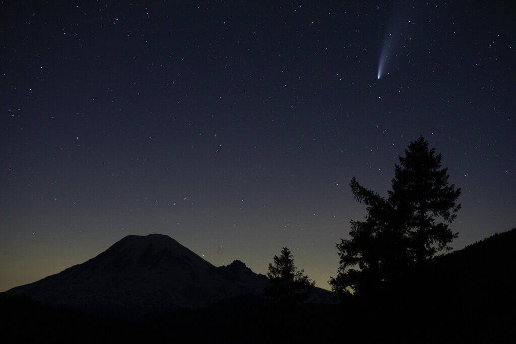APTOPIX Comet Washington